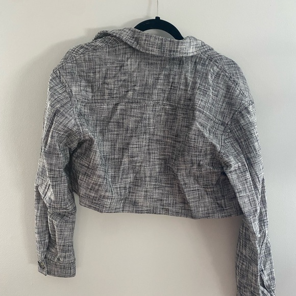 Aritzia cropped jacket. - Picture 3 of 3